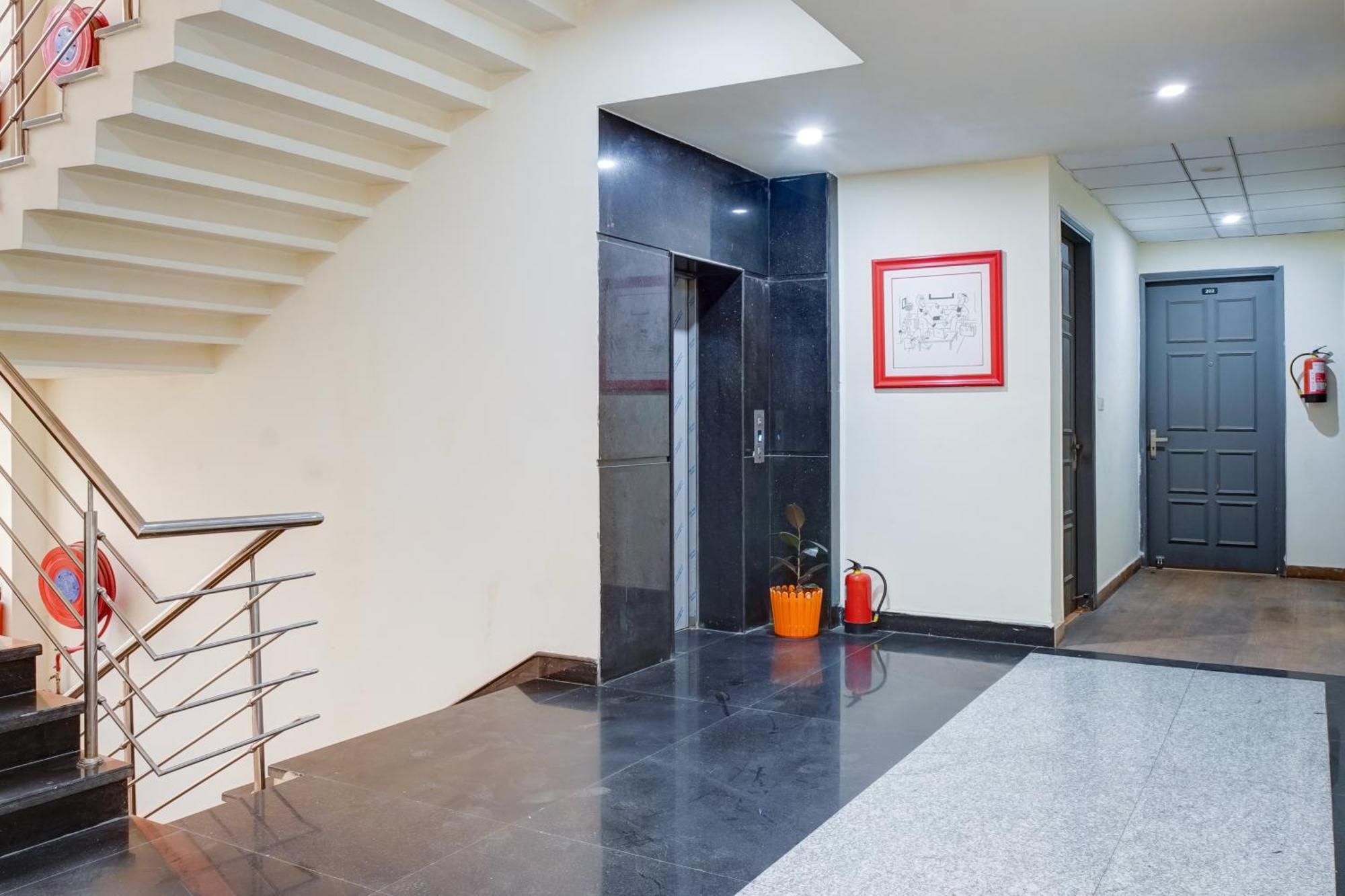Hotel Noida Express Екстериор снимка