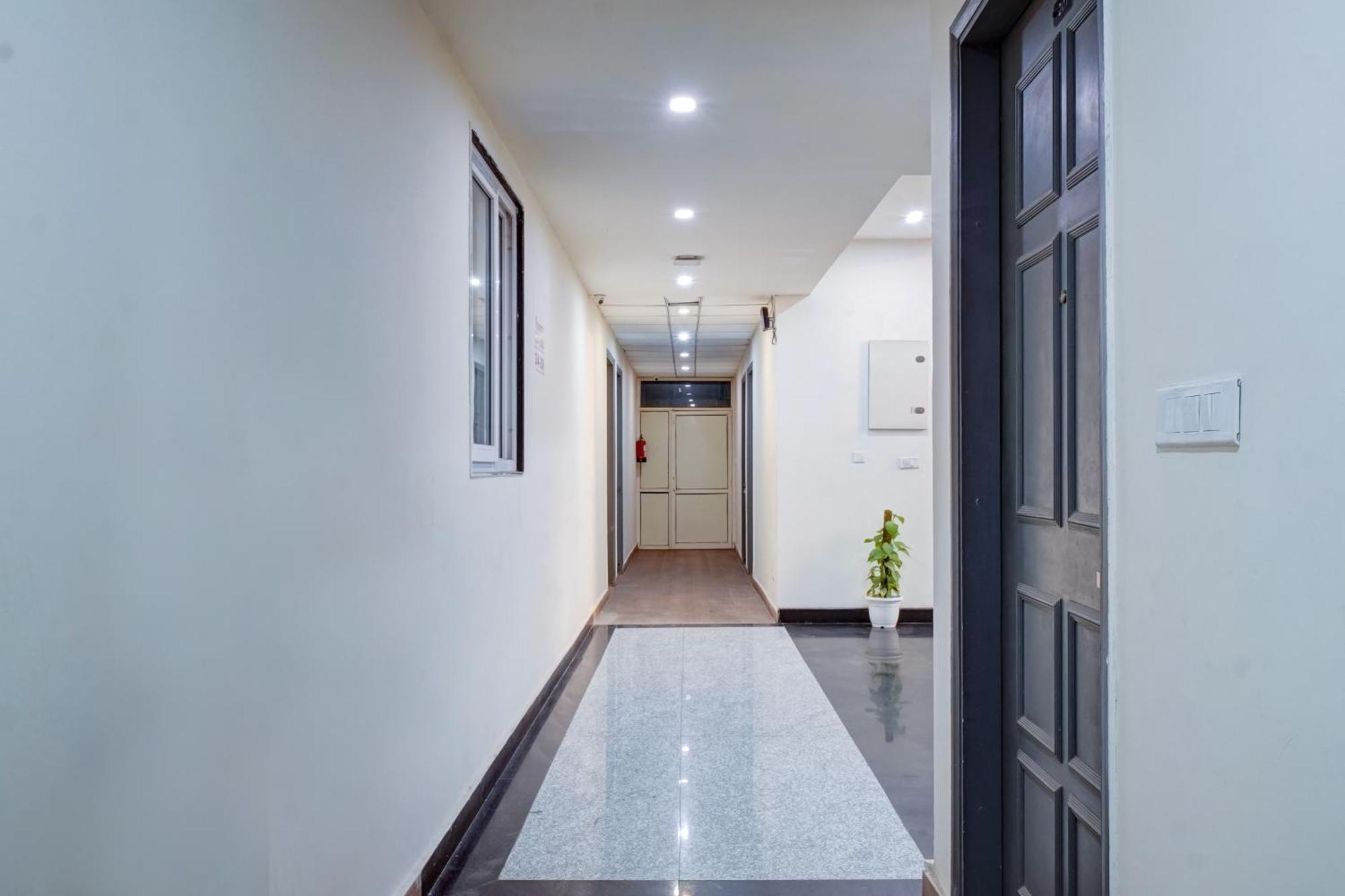 Hotel Noida Express Екстериор снимка