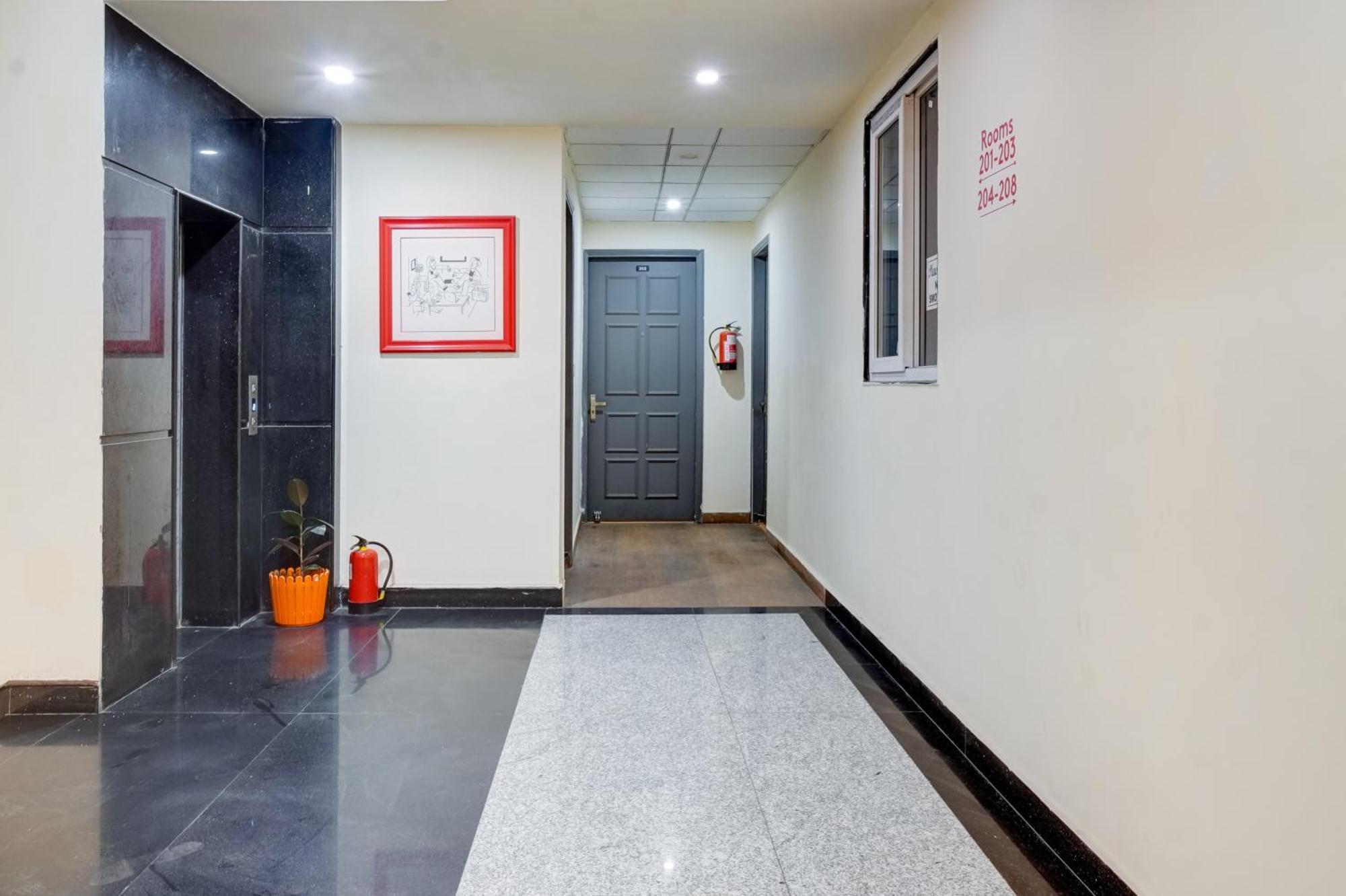 Hotel Noida Express Екстериор снимка