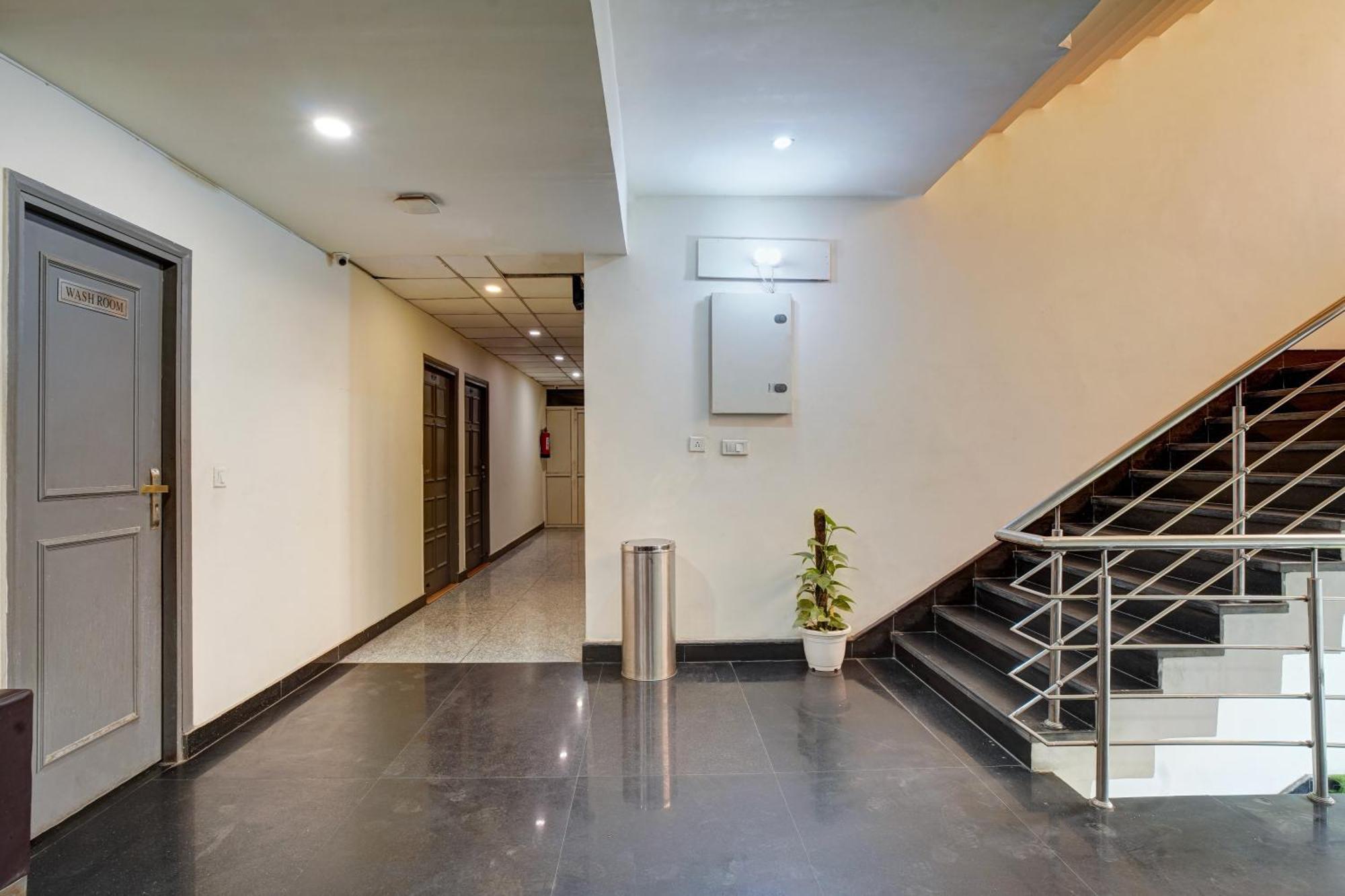 Hotel Noida Express Екстериор снимка
