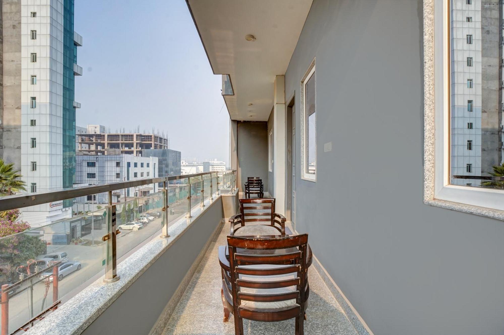 Hotel Noida Express Екстериор снимка
